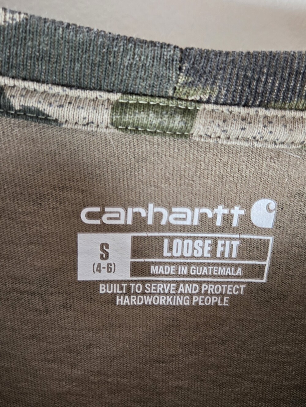 🆕️ Carhartt Women's Camo Long Sleeve Logo Graphic T-Shirt - Picture 4 of 11